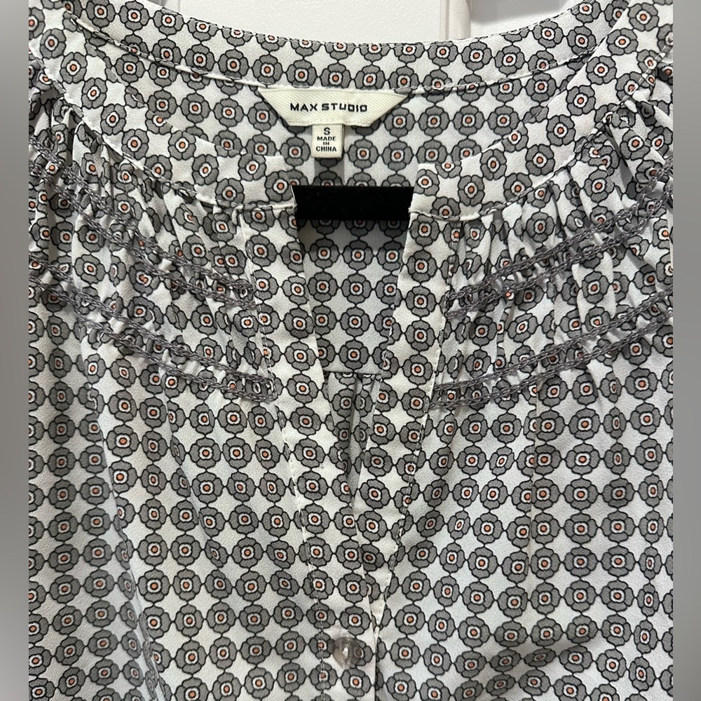Geometric Patterned Blouse max studio small - Picture 2 of 8